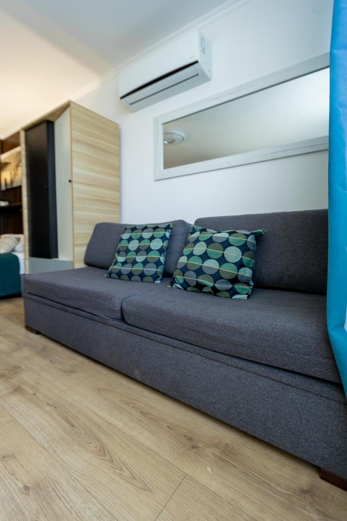 Unitapartament Short Rent Apartment In Warsaw By Metro Station Rondo Onz Apart With 3Bedrooms 22 외부 사진