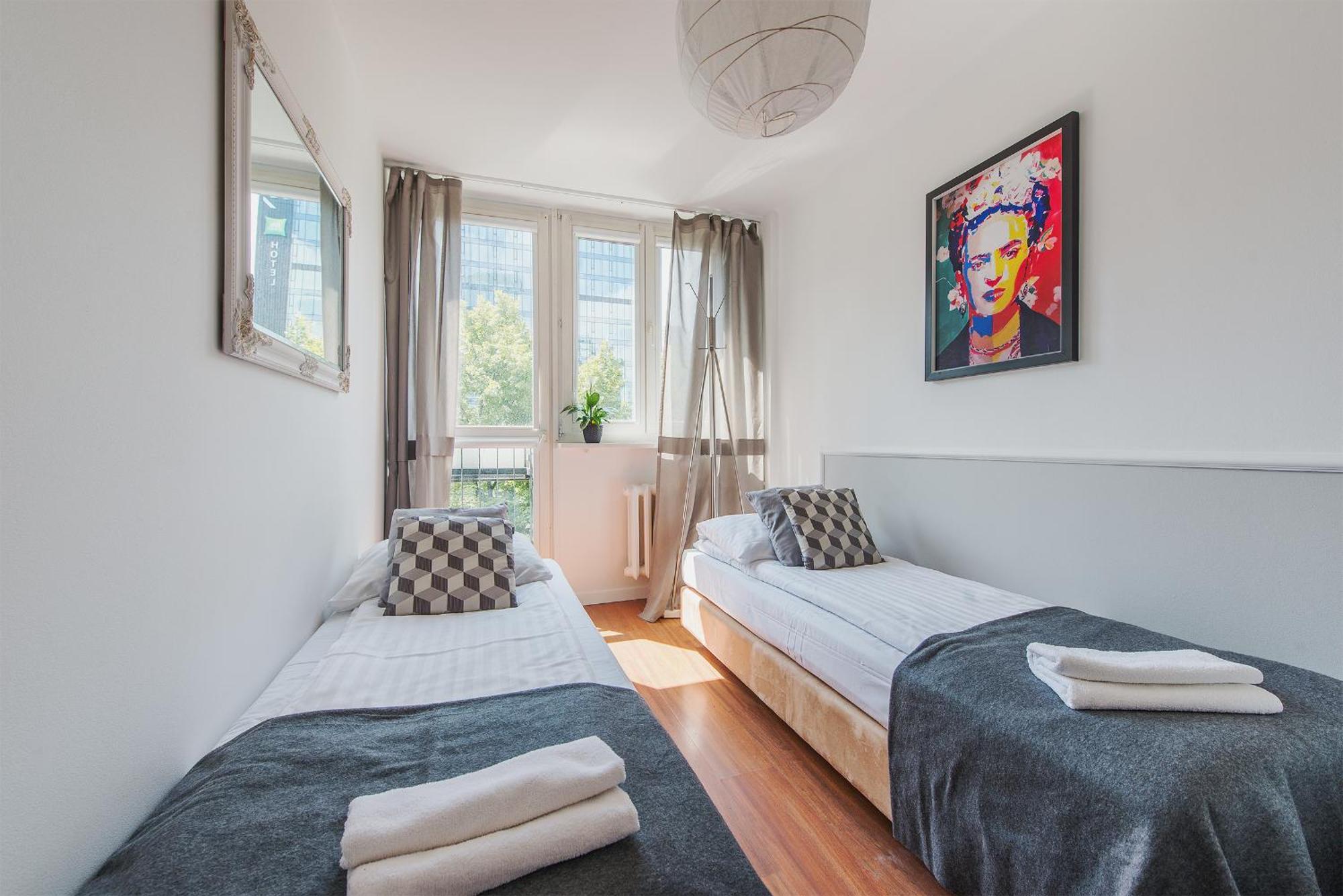 Unitapartament Short Rent Apartment In Warsaw By Metro Station Rondo Onz Apart With 3Bedrooms 22 외부 사진